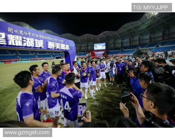 与足球明星合影留念时该如何撰写合适的文字描述和感想分享 与足球明星合影留念时该如何撰写合适的文字描述和感想分享